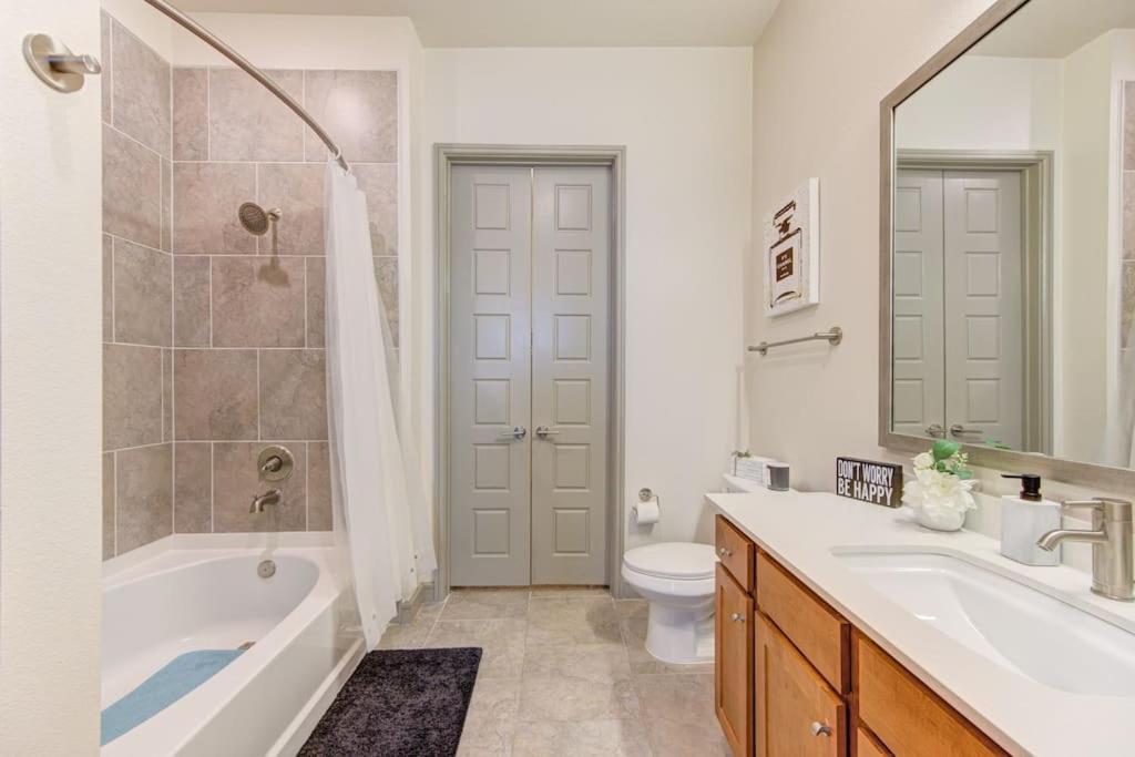Fancy Apt Downtown. Pool. Gym. Lounge. Pet Ok Houston Exteriör bild