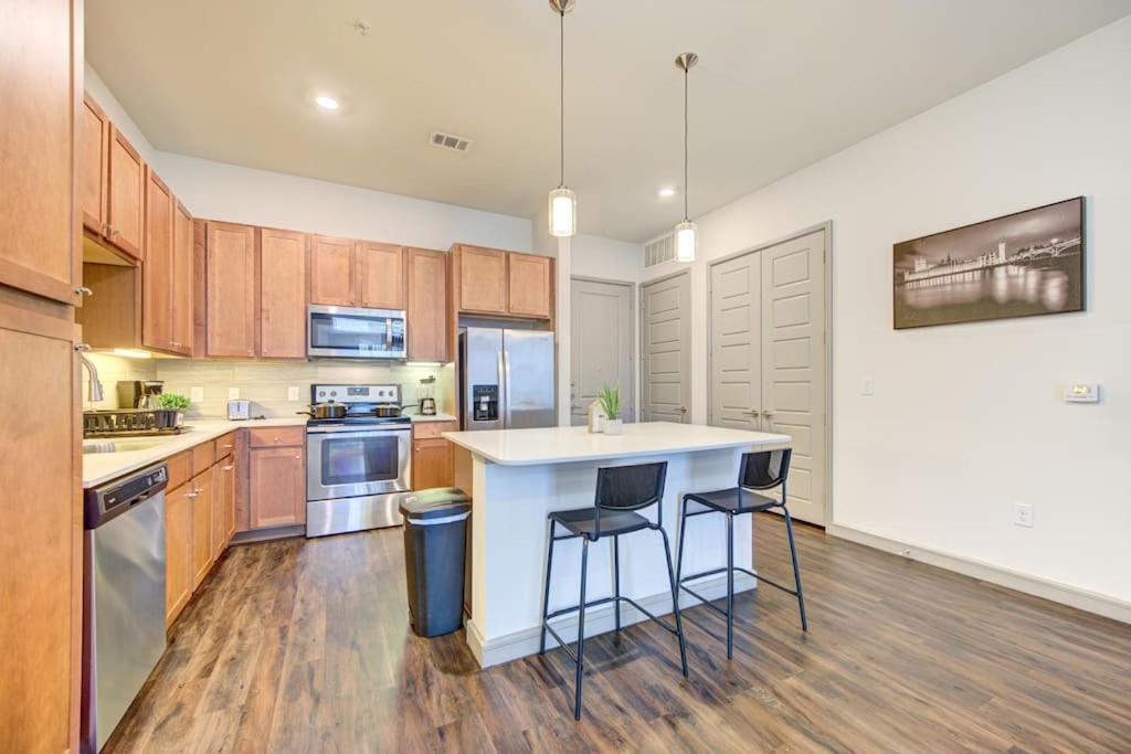 Fancy Apt Downtown. Pool. Gym. Lounge. Pet Ok Houston Exteriör bild