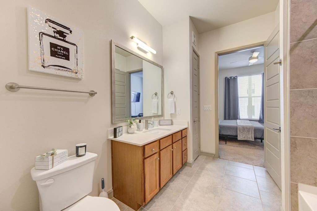 Fancy Apt Downtown. Pool. Gym. Lounge. Pet Ok Houston Exteriör bild