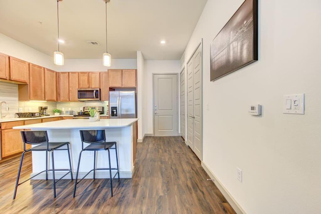 Fancy Apt Downtown. Pool. Gym. Lounge. Pet Ok Houston Exteriör bild
