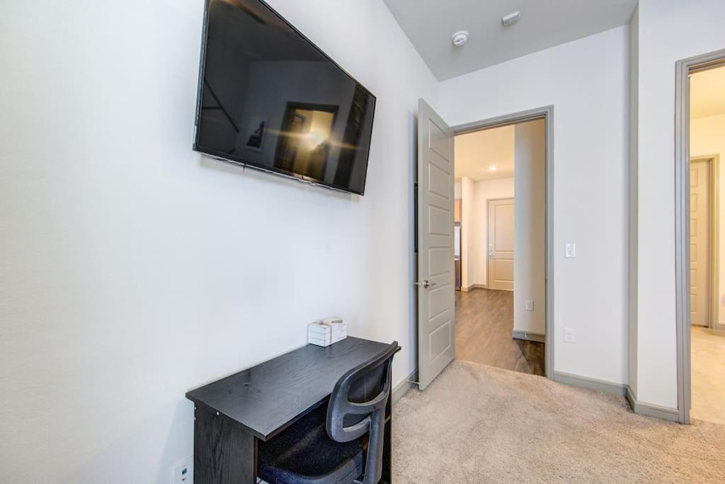 Fancy Apt Downtown. Pool. Gym. Lounge. Pet Ok Houston Exteriör bild