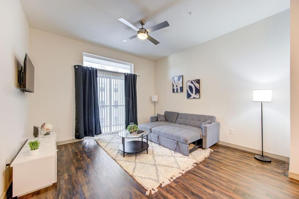 Fancy Apt Downtown. Pool. Gym. Lounge. Pet Ok Houston Exteriör bild
