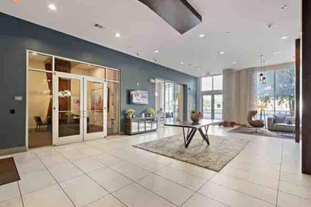 Fancy Apt Downtown. Pool. Gym. Lounge. Pet Ok Houston Exteriör bild