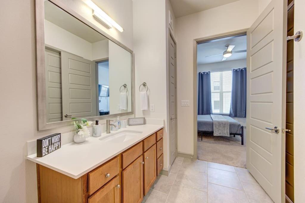 Fancy Apt Downtown. Pool. Gym. Lounge. Pet Ok Houston Exteriör bild