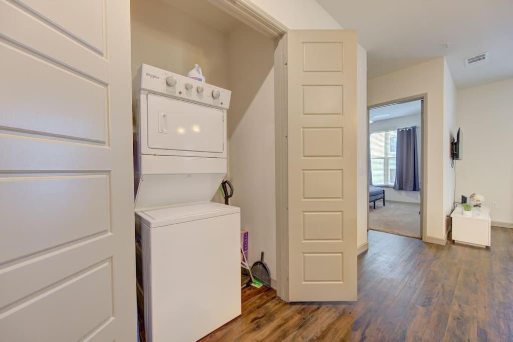 Fancy Apt Downtown. Pool. Gym. Lounge. Pet Ok Houston Exteriör bild